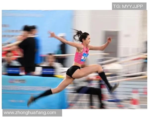 中国选手打破亚洲跳远纪录 教练激动落泪见证历史时刻