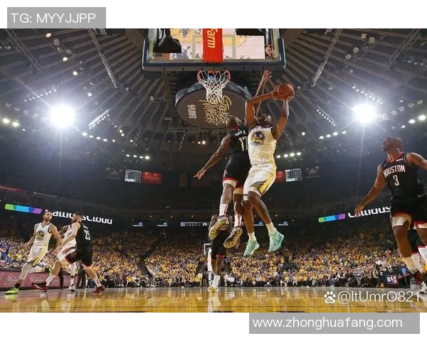 篮球赛中惊现绝平三分，全场沸腾